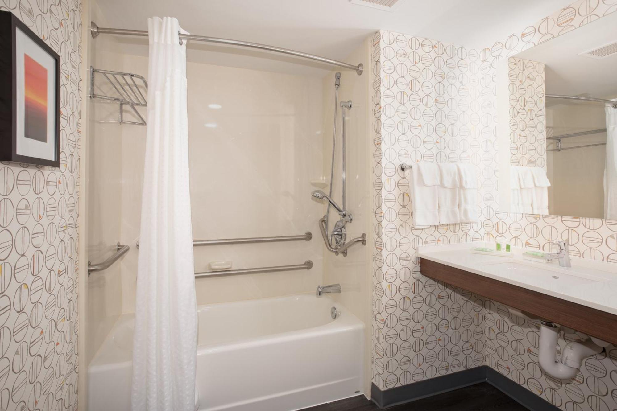 Standard Queen Room Two Queen Beds Tub Communications Accessible,1450412830:JPEG